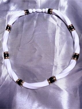 Avon Black and White Necklace Choker Gold Tone Vintage 1988 Classic Twist